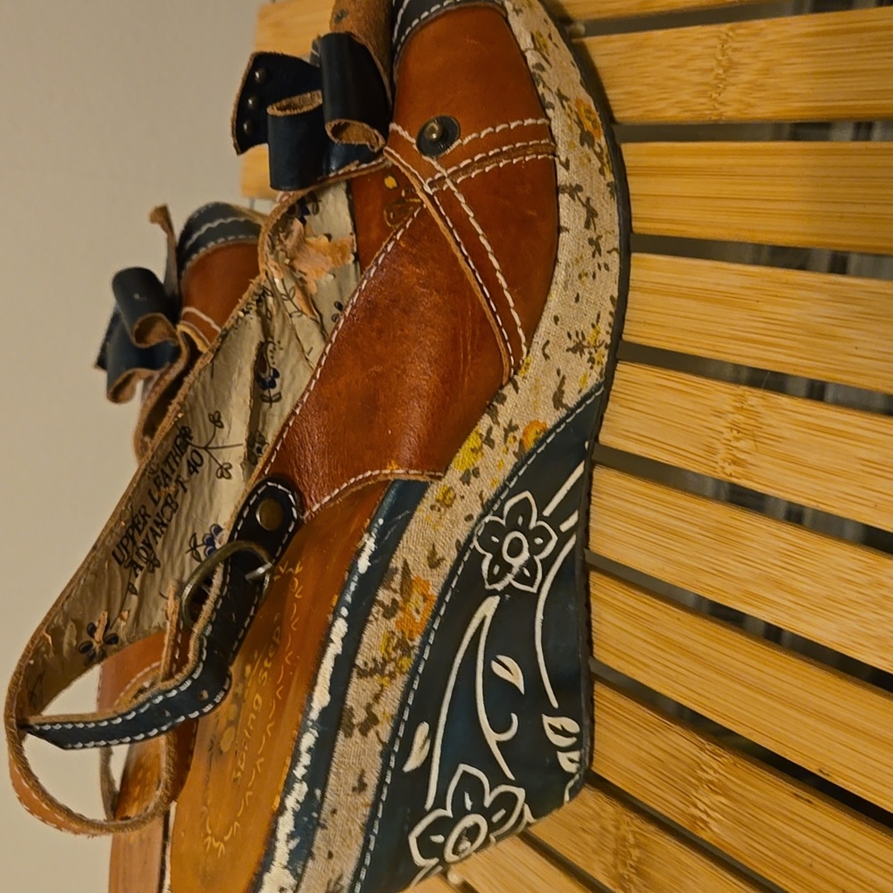 Spring step leather wedges with navy bows - Picture 1 of 7